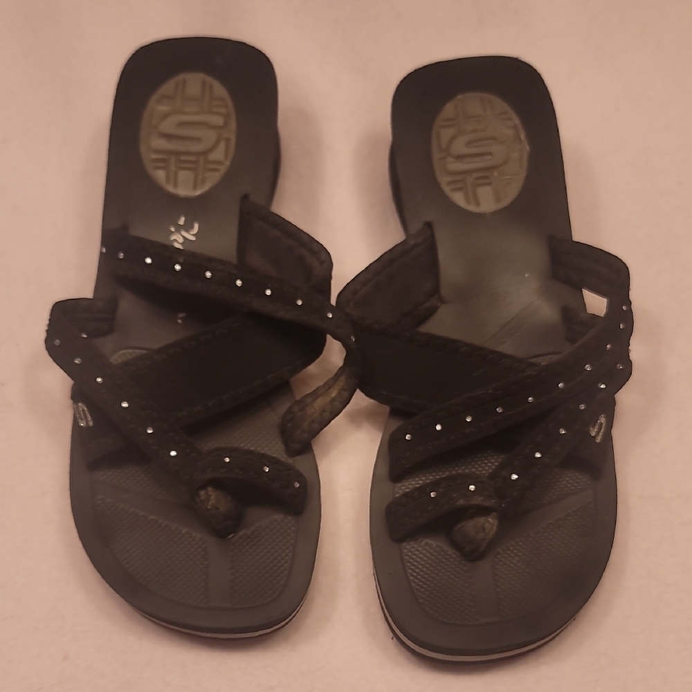 0654. NWOTs ~ Skechers Black Sandals with Thong Design and Studded Straps - Picture 3 of 10